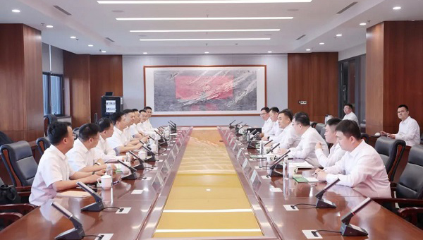 岳文彥一行拜訪永鋒集團(tuán)董事長劉鋒